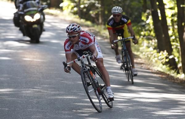Yuri Trofimov (Katusha) leads Gilbert on the descent to Pinerolo