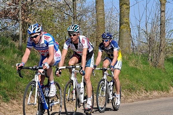 The chase group behind the main breakaway.