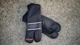 best winter cycling gloves - Pearl Izumi AmFib Lobster Glove