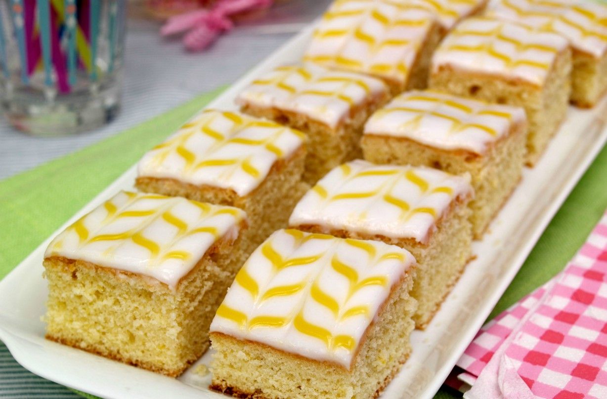 Lemon traybake 