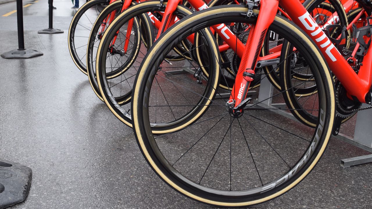 For stage 1 BMC Racing and Team Sky had the whole team equipped with Shimano Dura-Ace 9100 series wheels. The first time we have seen a full team on the latest wheels from Shimano