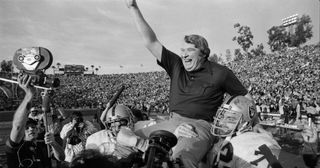 John Madden, Hall of Fame Coach and Broadcaster, Is Dead at 85 - The New  York Times