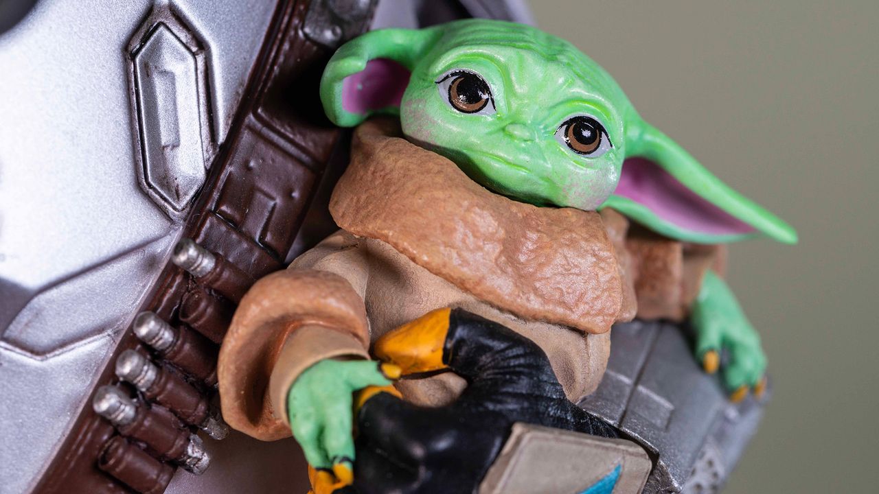 A close-up of Grogu on the Mandalorian &amp; Grogu 1:6 scale Mini Bust