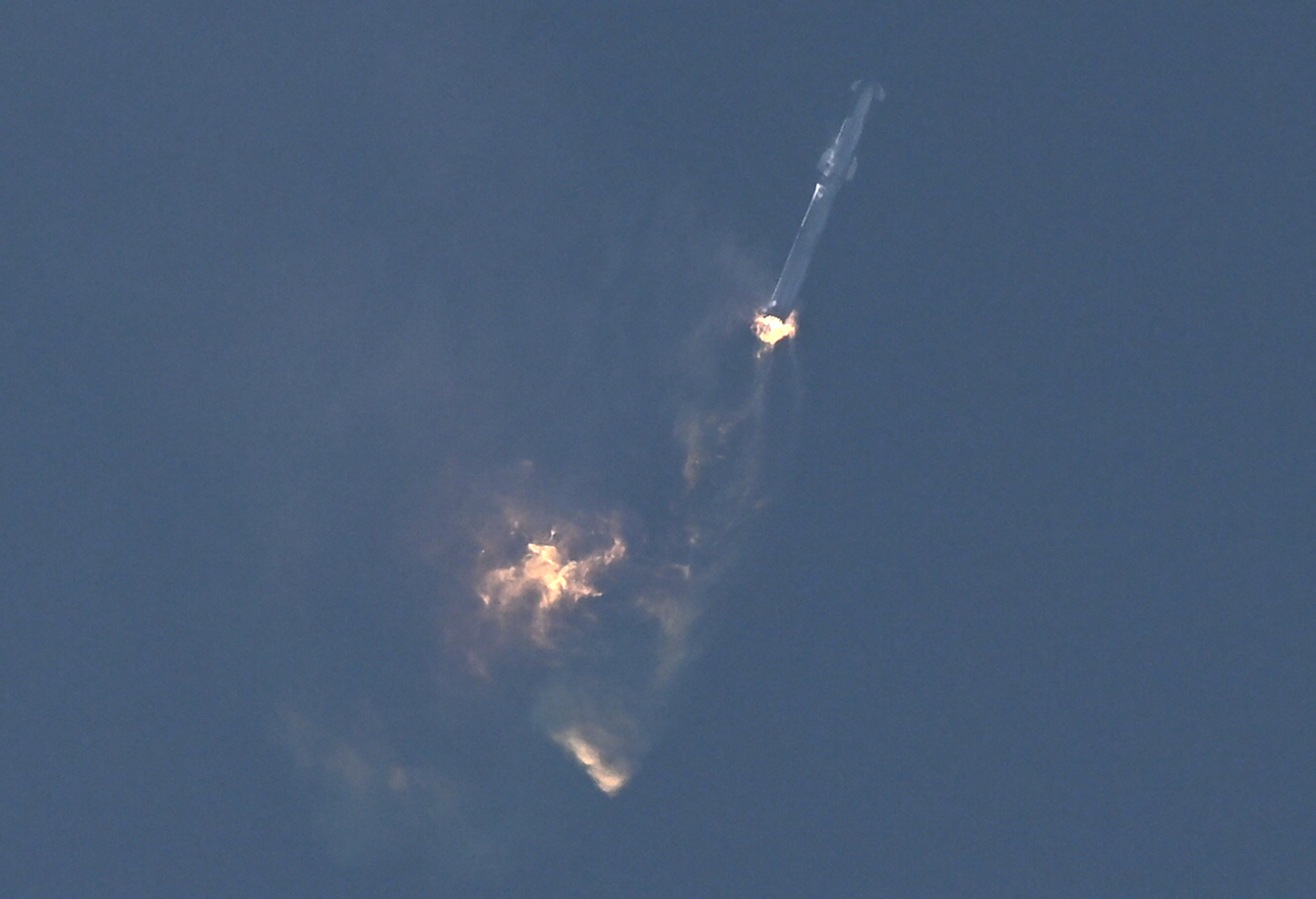 Relive SpaceX's Explosive 1st Starship Test Flight In…