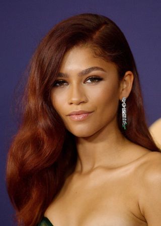 Zendaya asiste a los 71.os premios Emmy en el Microsoft Theater el 22 de septiembre de 2019 en Los Ángeles, California.