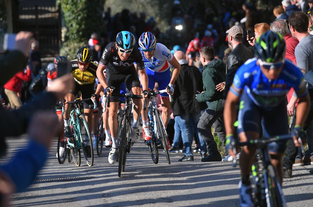 Geraint Thomas trying to reel in Nairo Quintana (Movistar)