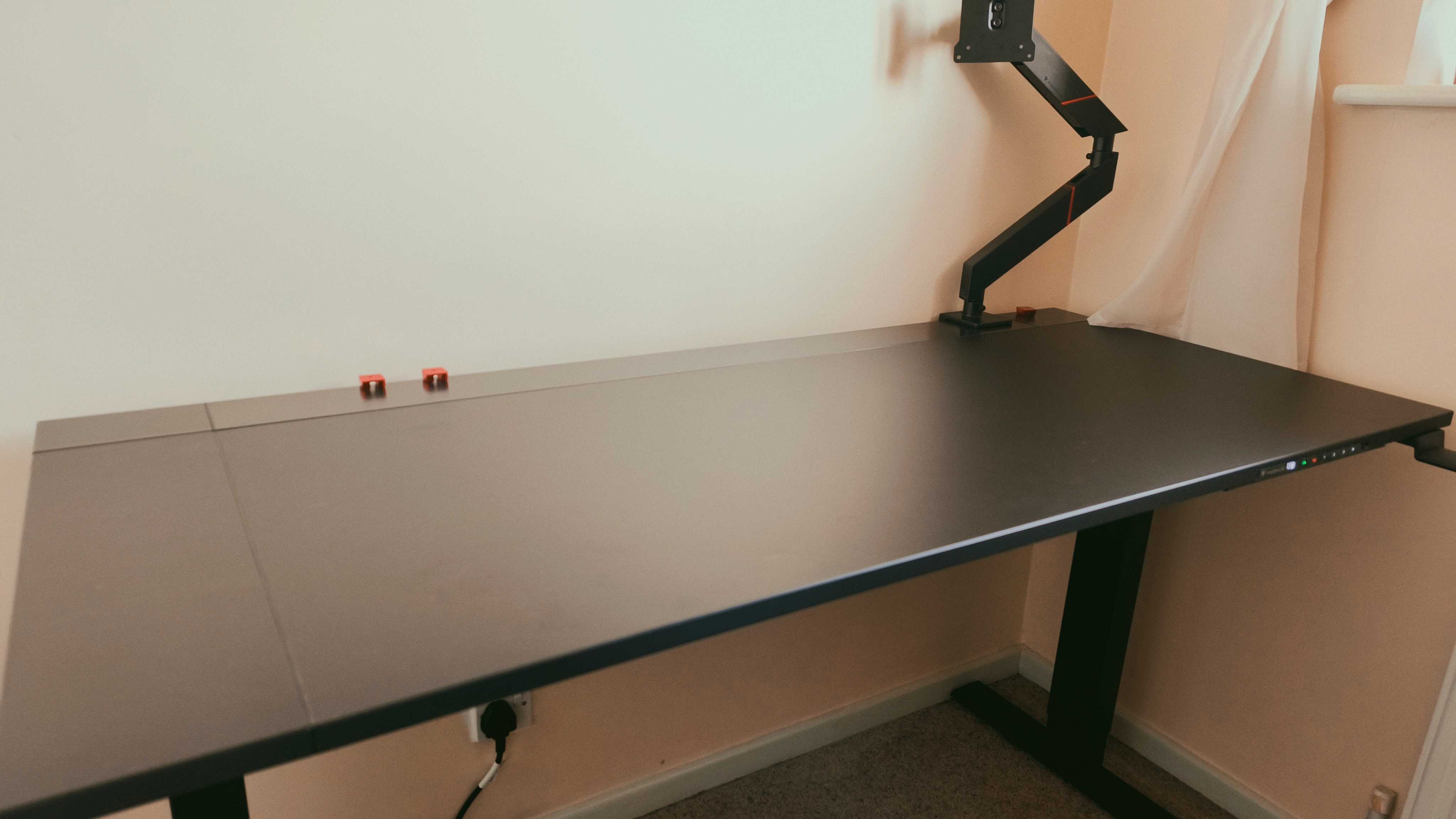 A black Secretlab Magnus Evo desk