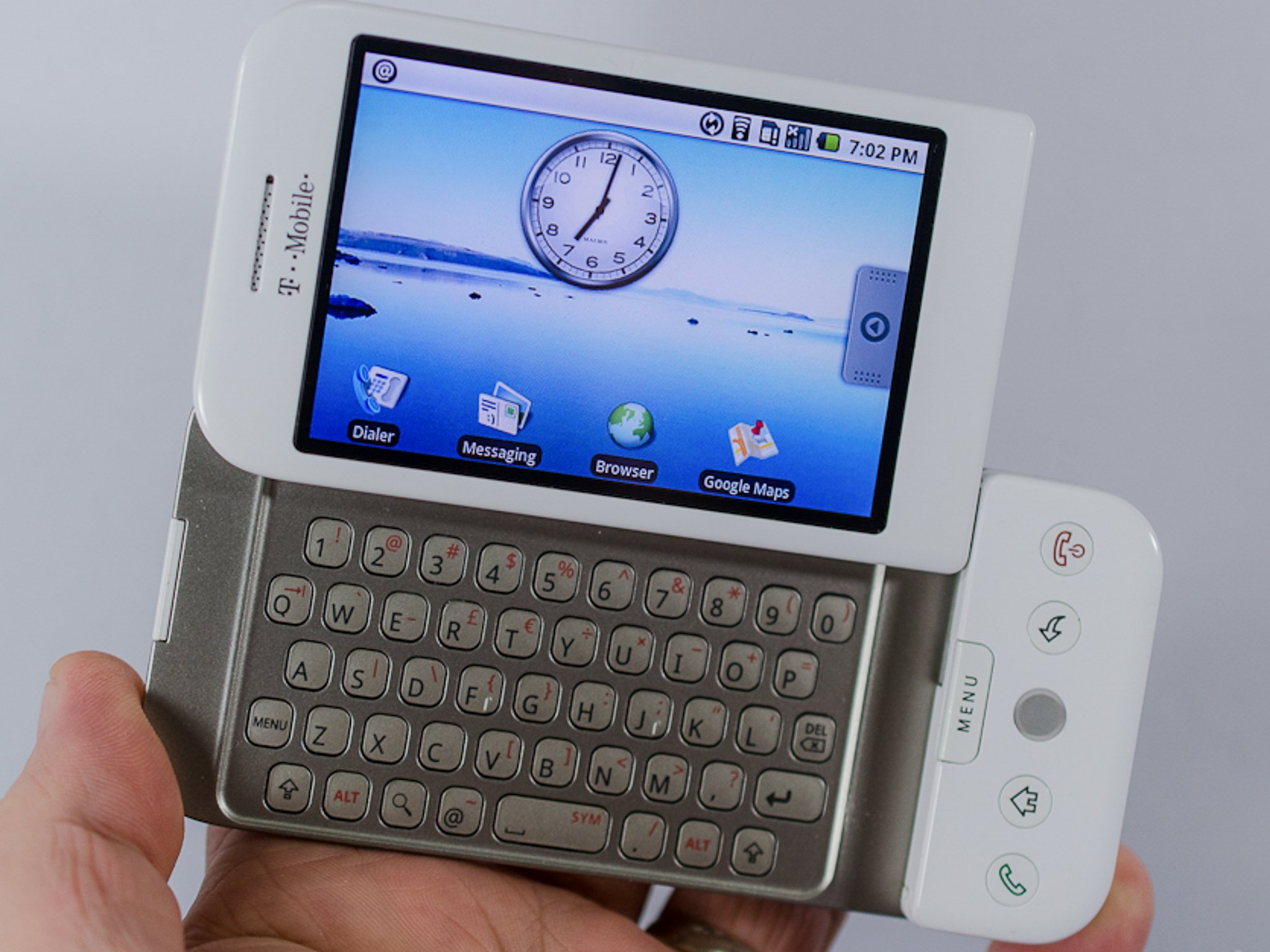 Том андроид 1 андроид. T-mobile g1 / HTC Dream. HTC Android 1. HTC Dream 2008. Самый первый андроид смартфон.