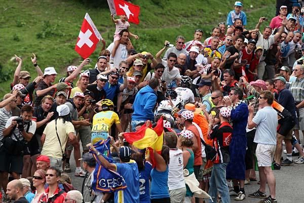 Fans cheer the leaders up the Col De La Colombiere.