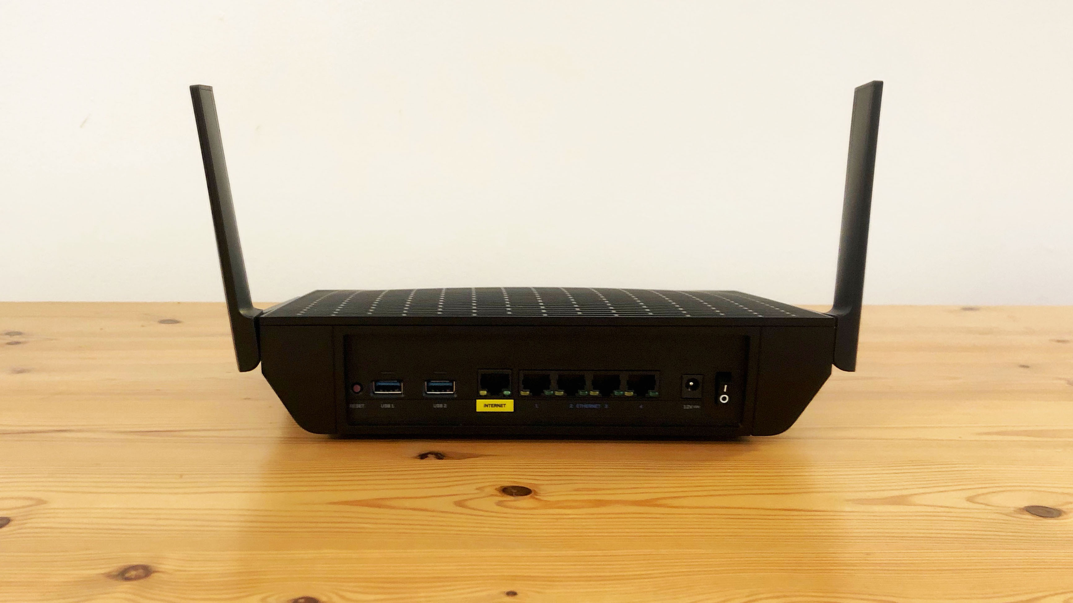 Linksys MR9600 Dual-Band Mesh Wi-Fi 6 Router
