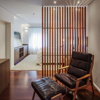The interiors are distinguished by an extensive use of warm wood, including a slatted wooden screen in the master suite, which separates it from the adjoining office