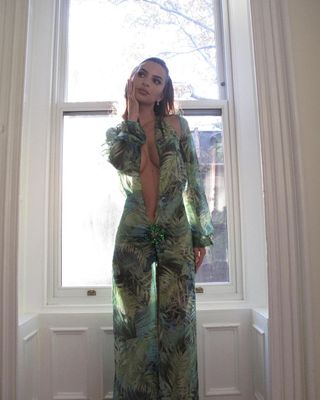 emily ratajkowski wears jennifer lopez's famous tropical versace gown for halloween 2024