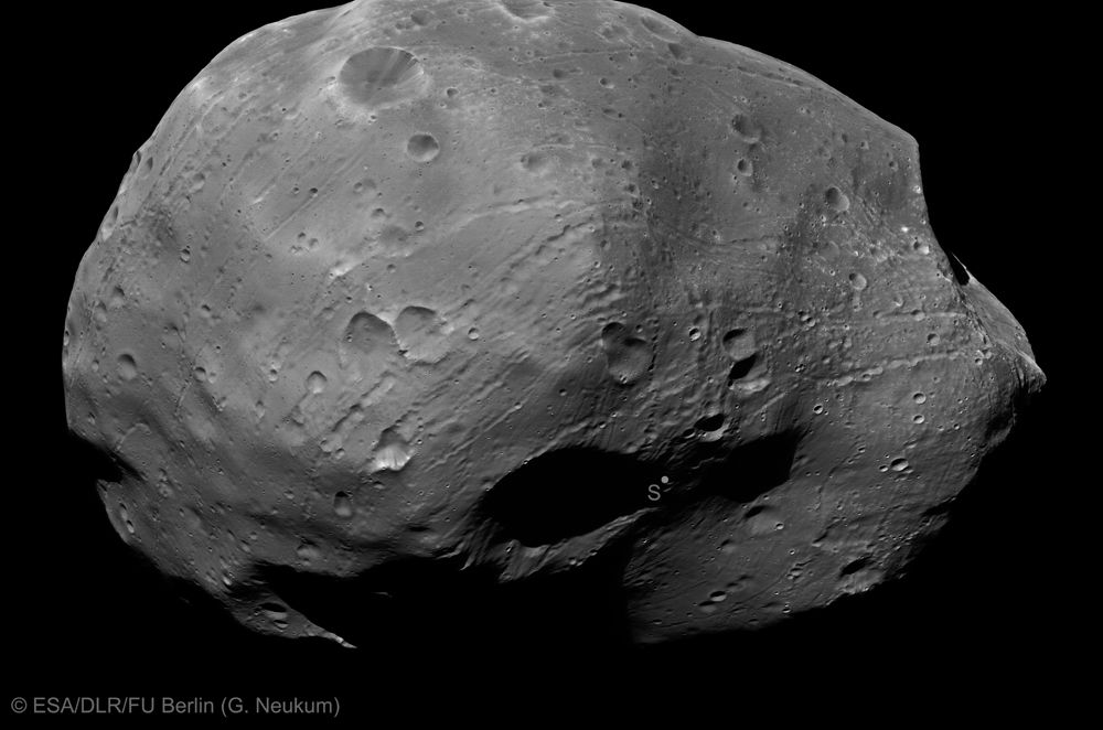 New Photos: Mars' Biggest Moon Phobos Up Close | Space