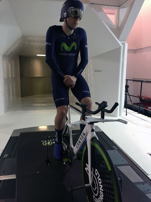 Dowsett (Movistar) waits for the testing session to begin