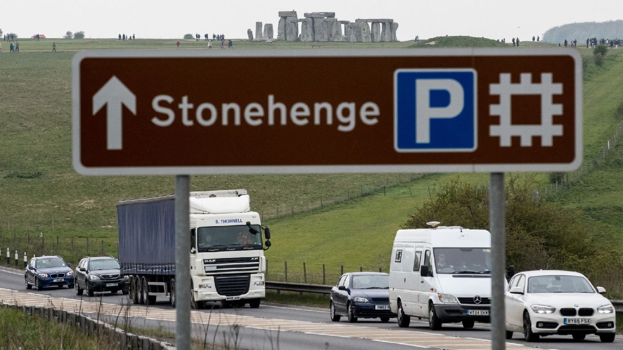 Stonehenge traffic