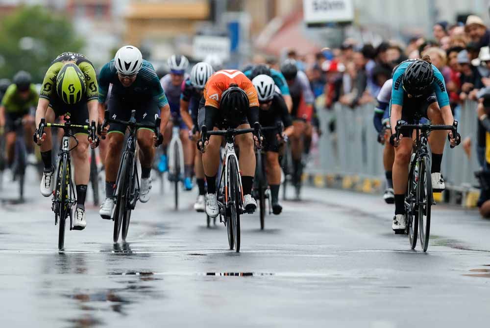 Hosking throws her bike to the line