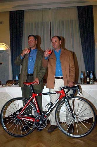 I propose a toast to all things red