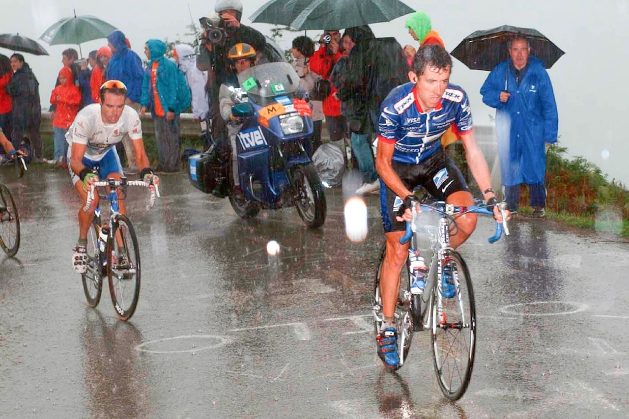 Cycling : Tour Of Spain 2002, Stage 15, Gonzalez Aitor, Heras Roberto, Vuelta, Ronde, Etape, Rit, Gijon - Alto De L'Angliru ( La Vega - Riosa ), (Photo by Tim De Waele/Getty Images)