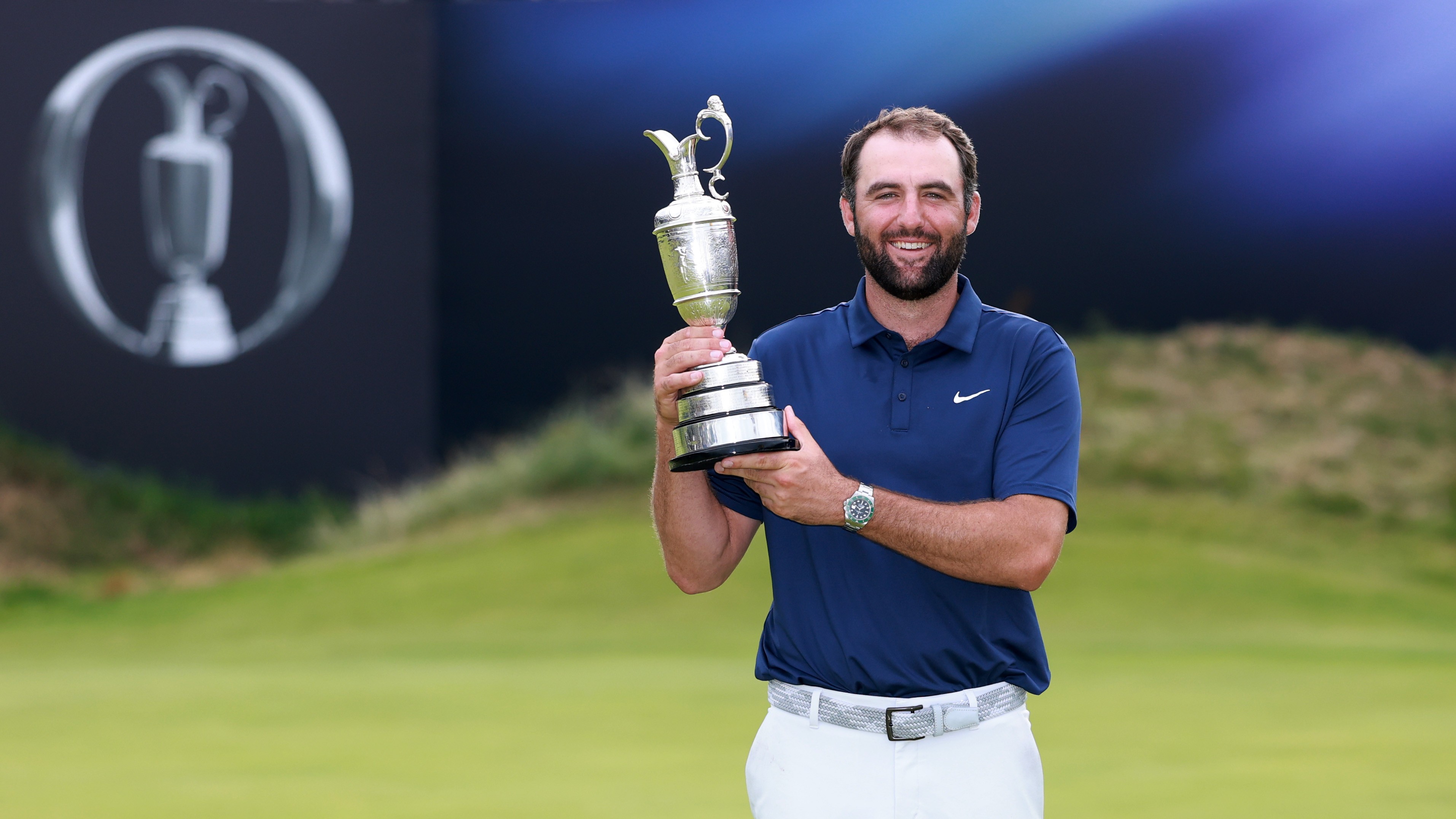 Scottie Scheffler with the Claret Jug