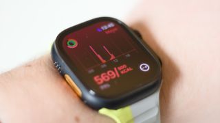 Apple Watch Ultra 2 move data