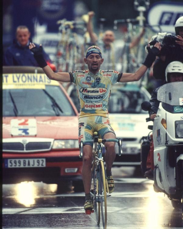 Marco Pantani wins atop Les Deux Alpes at the 1998 Tour de France.