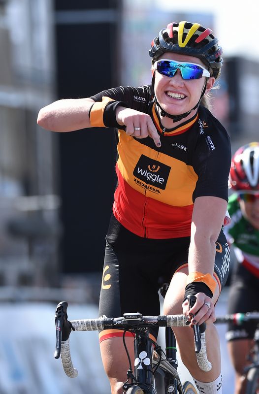 Jolien D'hoore (Wiggle Honda) celebrates winning the sprint for second