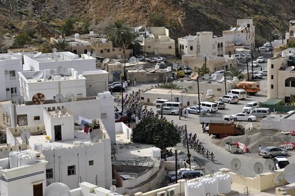 The Tour of Oman peloton en route from Bidbid to Al Wadi Al Kabir.