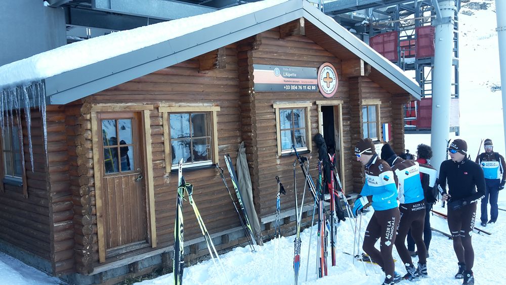 A chalet stop for coffee and vin chaud