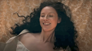 claire smiling on outlander