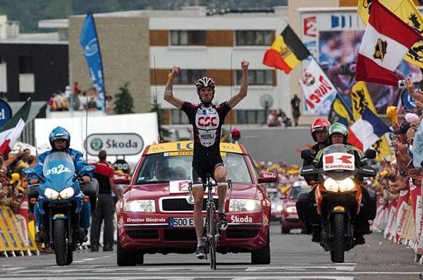 Frank Schleck (CSC) wins the stage on L'Alpe d'Huez