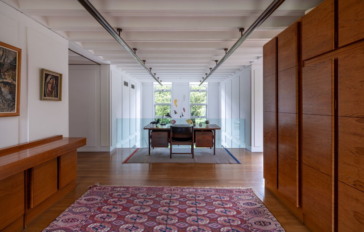 Images of the modernist Schreiber House in Hampstead