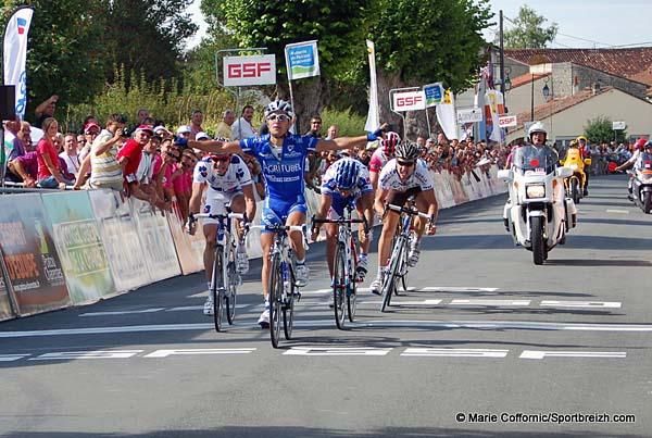 Anthony Ravard (Agritubel) wins the opening stage.