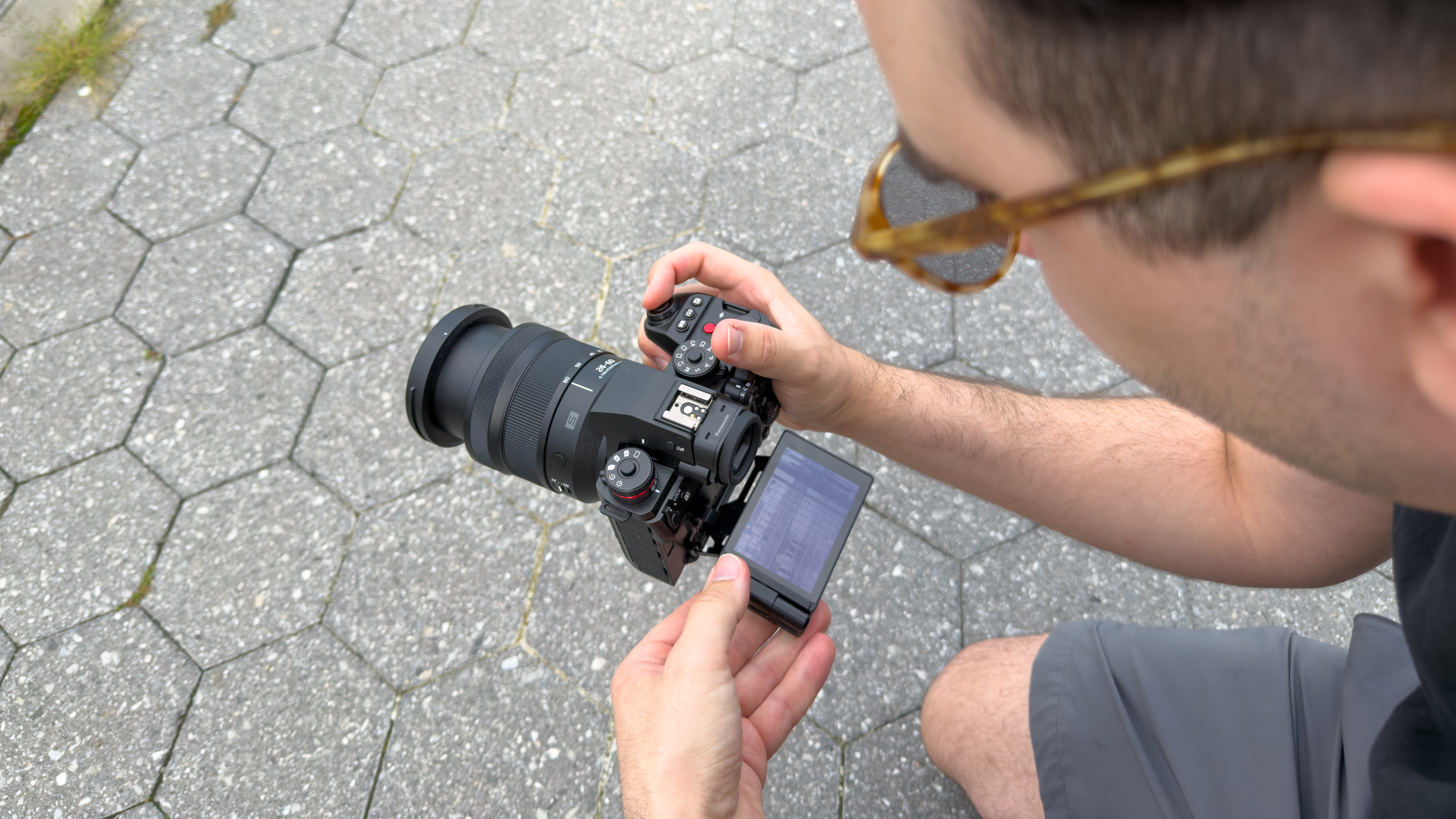 Panasonic Lumix S1R II - Using Articulating Screen