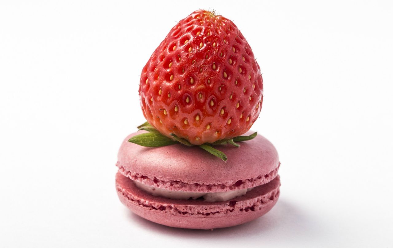 Strawberry macaroon