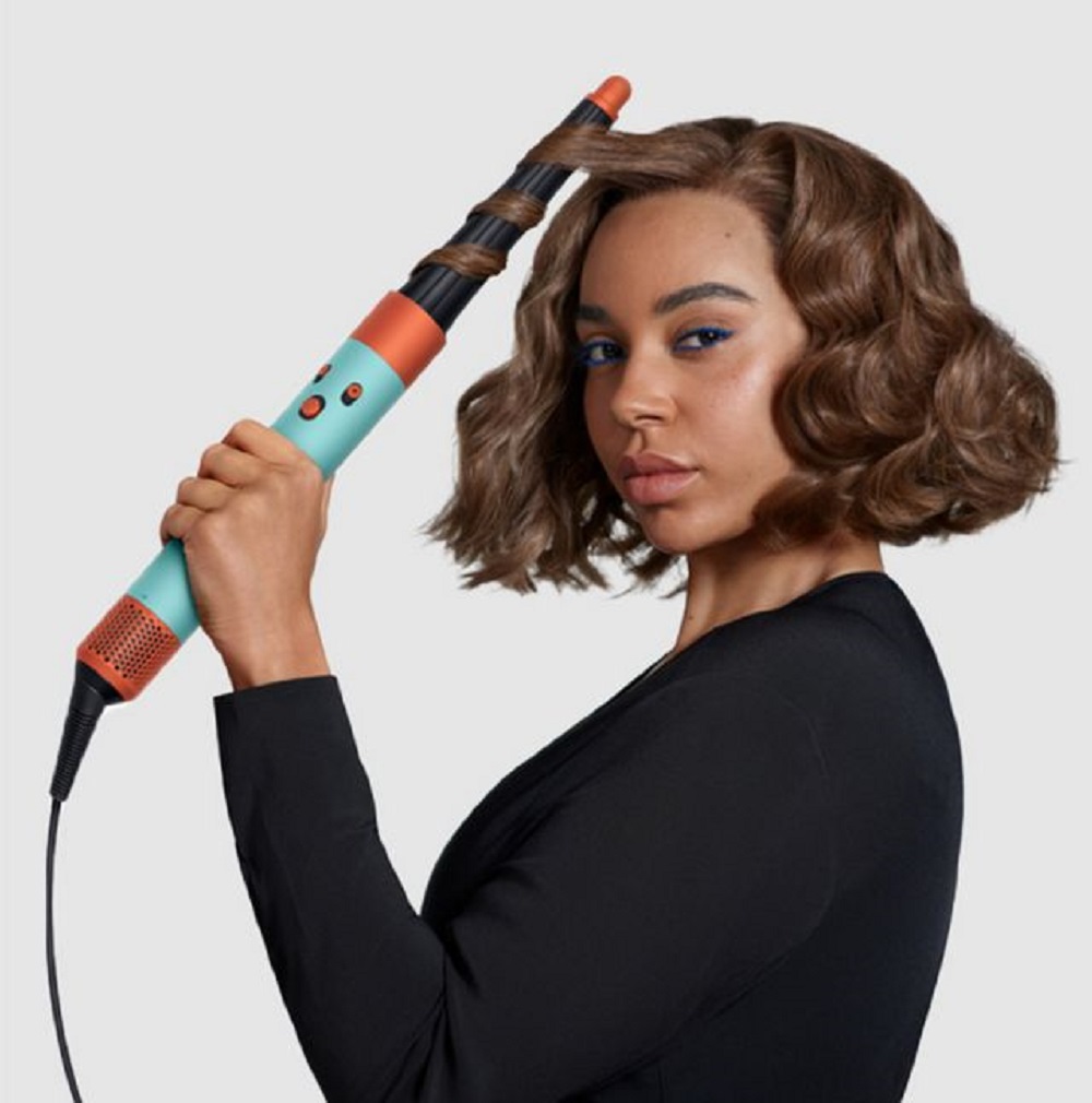Model using the dyson Airwrap ID with ceramic patina