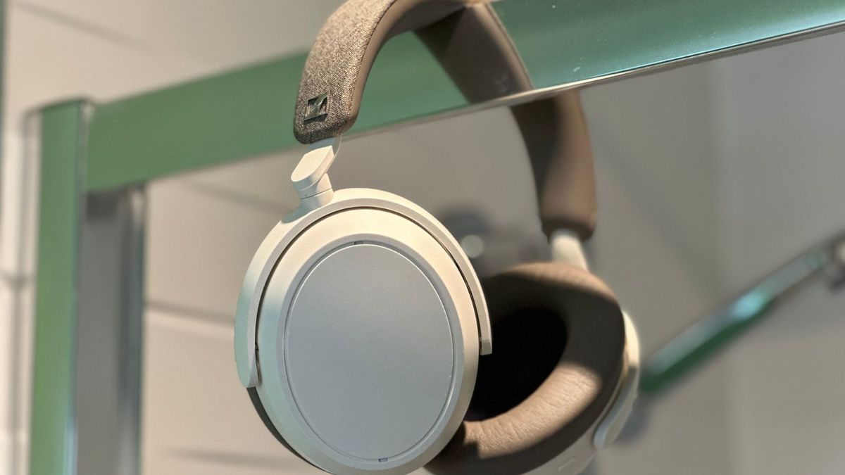 Noisecanceling headphones battle royale How do AirPods Max rate against Sennheiser, Sony, and