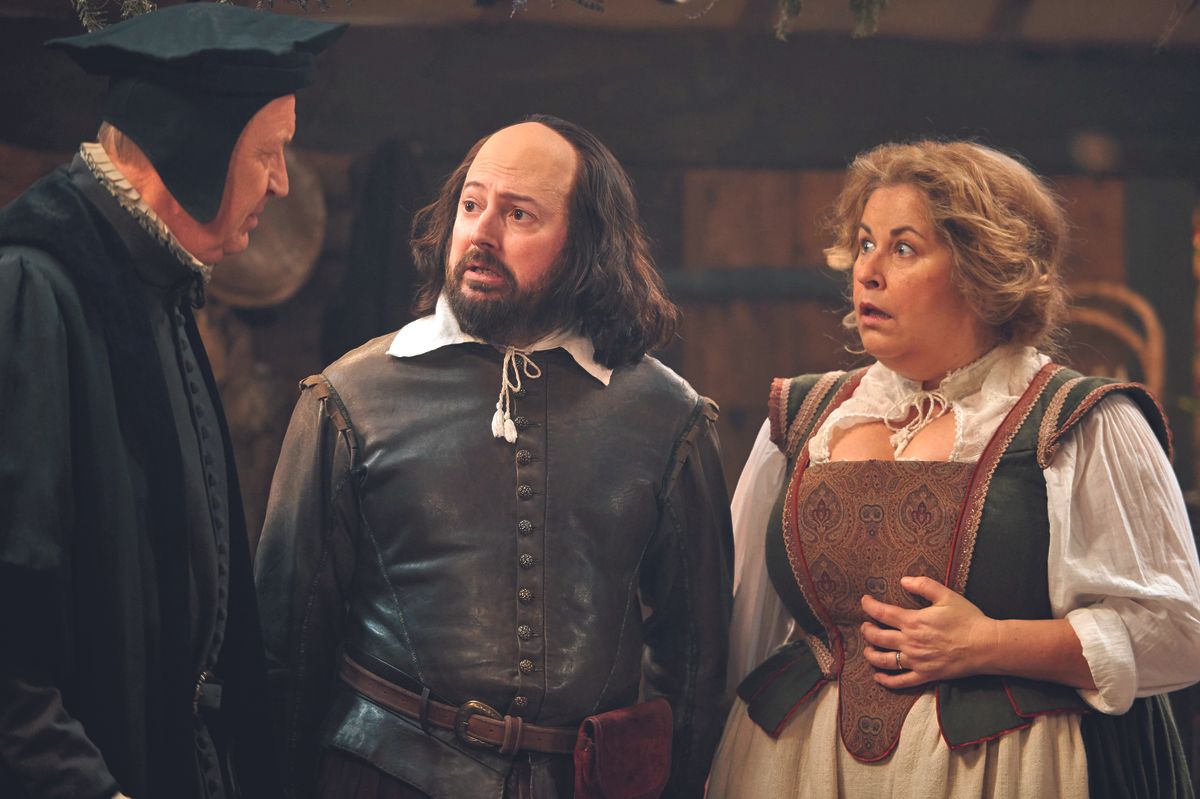 In tonight’s episode, David Mitchell’s pompous Will Shakespeare and family are in a potentially fatal fix.