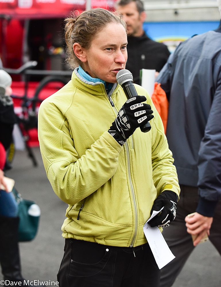 Hall of Famer Alison Dunlap gives the Pro Men their pre-race instructions