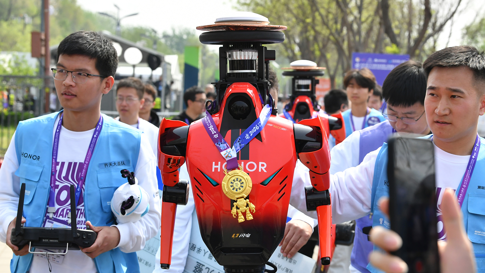 Honor Lightning humanoid robot wins 2026 Beijing E-Town Humanoid Robot Half-marathon