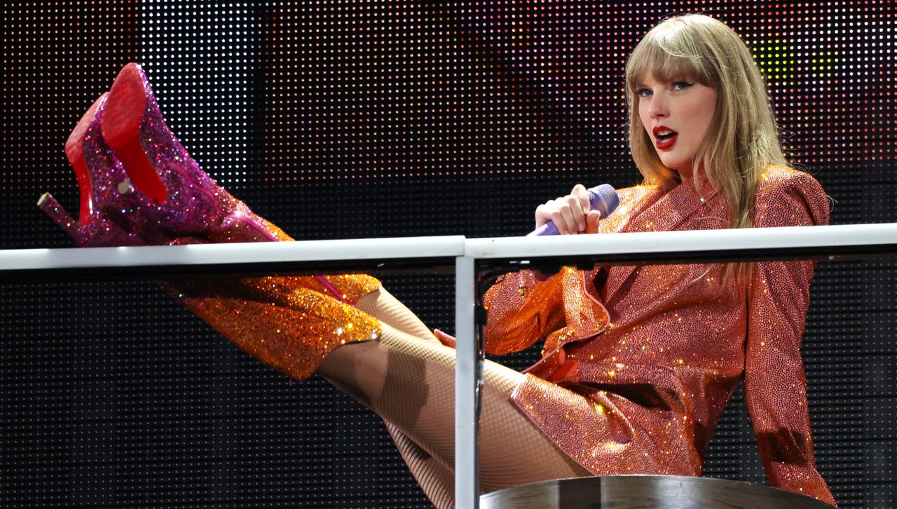 Taylor Swift wears ombre custom louboutins to perform on the eras tour