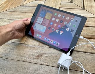 iPad 2020 review charger