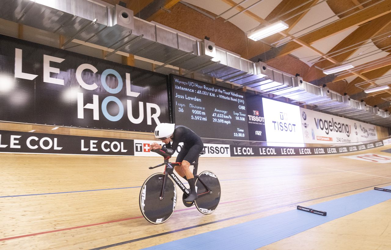 Joscelin Lowden sets new women's UCI Hour Record in 48.405km