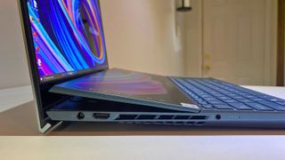 Asus ZenBook Pro Duo 15 (UX582L)