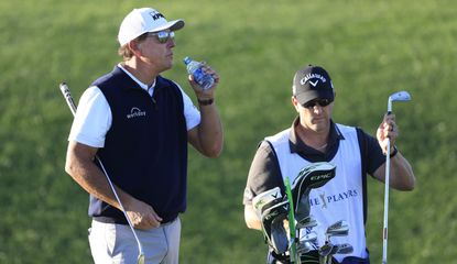 Mickelson drinks water