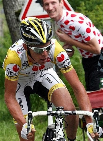 A polka dot fan admires Ricc&ograve; as he whizzes by towards the col d'Aspin.