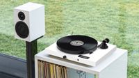 Pro-Ject Jukebox E1 in front of a window