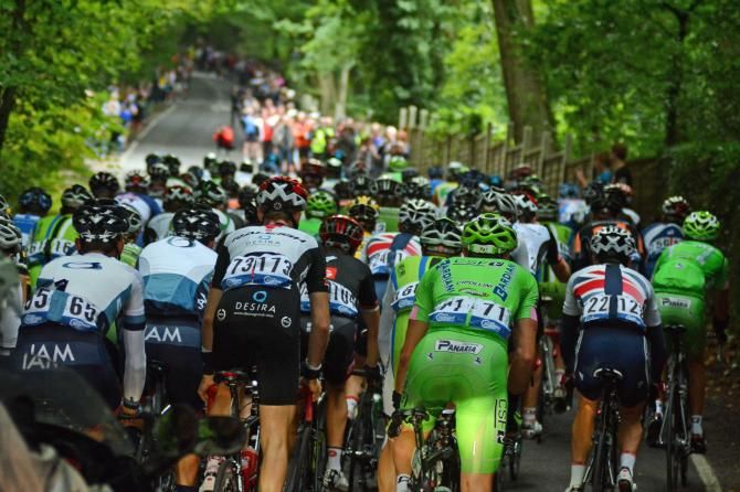 The bunch on a climb