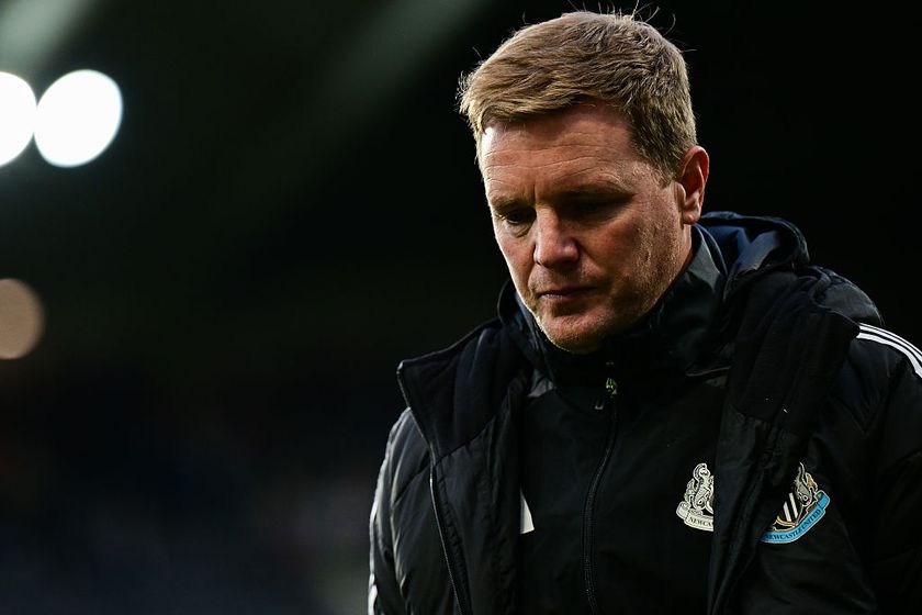Newcastle United Head Coach Eddie Howe looks on following the Premier League match between Newcastle United and Arsenal at St James&#039; Park on September 28, 2025 in Newcastle upon Tyne, England.