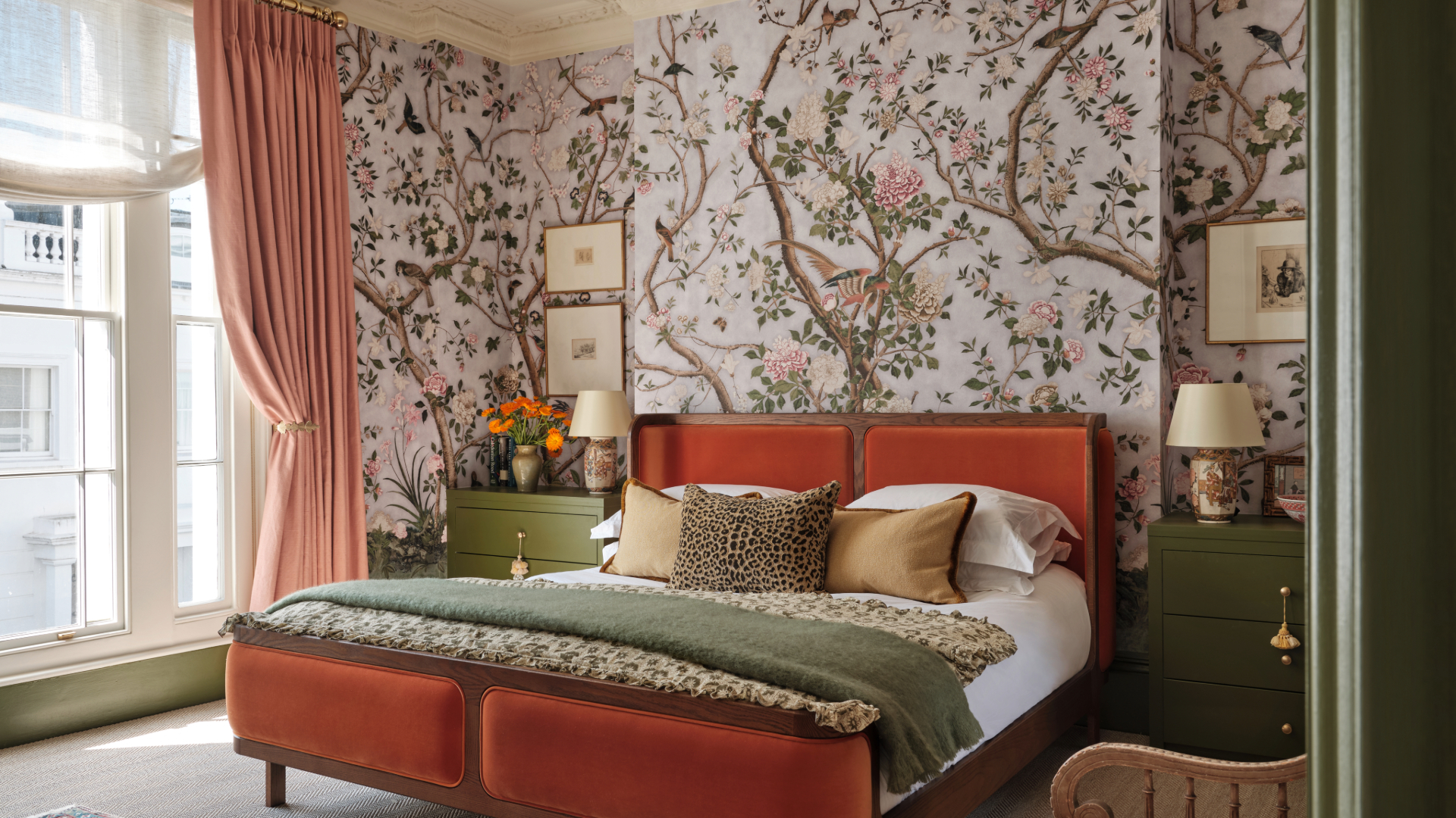 Chintzy wallpaper in bedroom