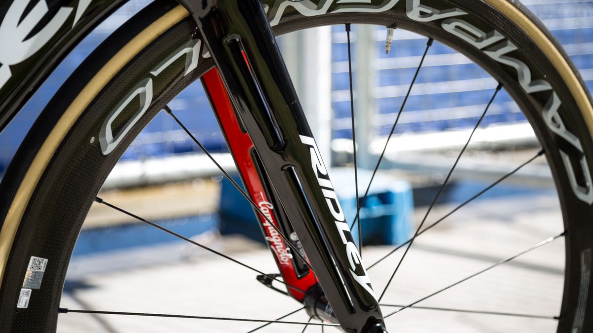 Vents on the forks improve airflow around the front of the bike
